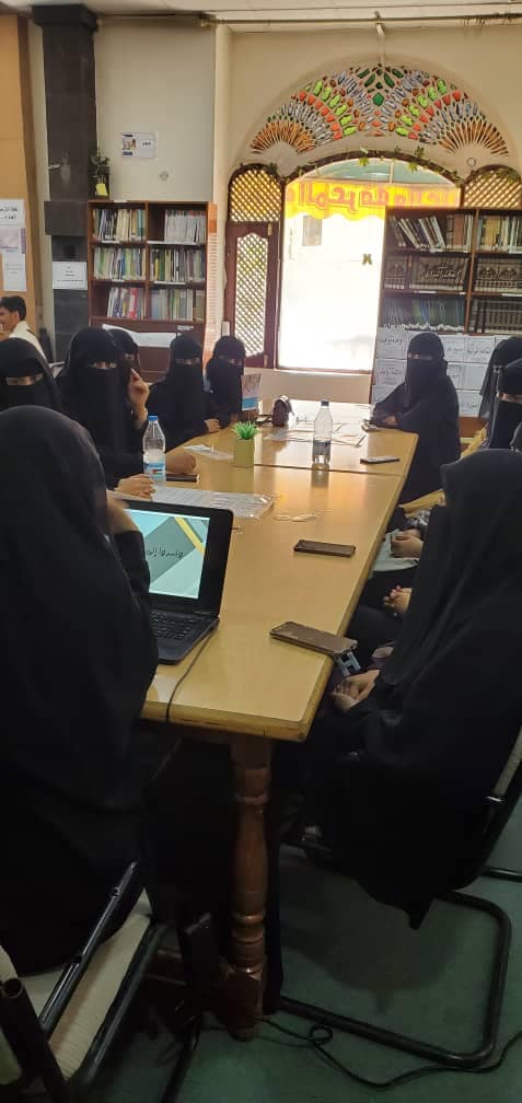 جامعة المعرفة والعلوم الحديثة تقيم محاضرة توعوية للطالبات عن دور المرأة ومكانتها في الحياة